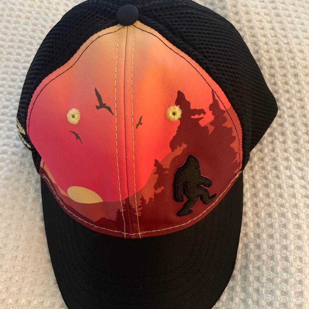 Headsweats yeti Bigfoot women’s trucker hiking hat Excellent